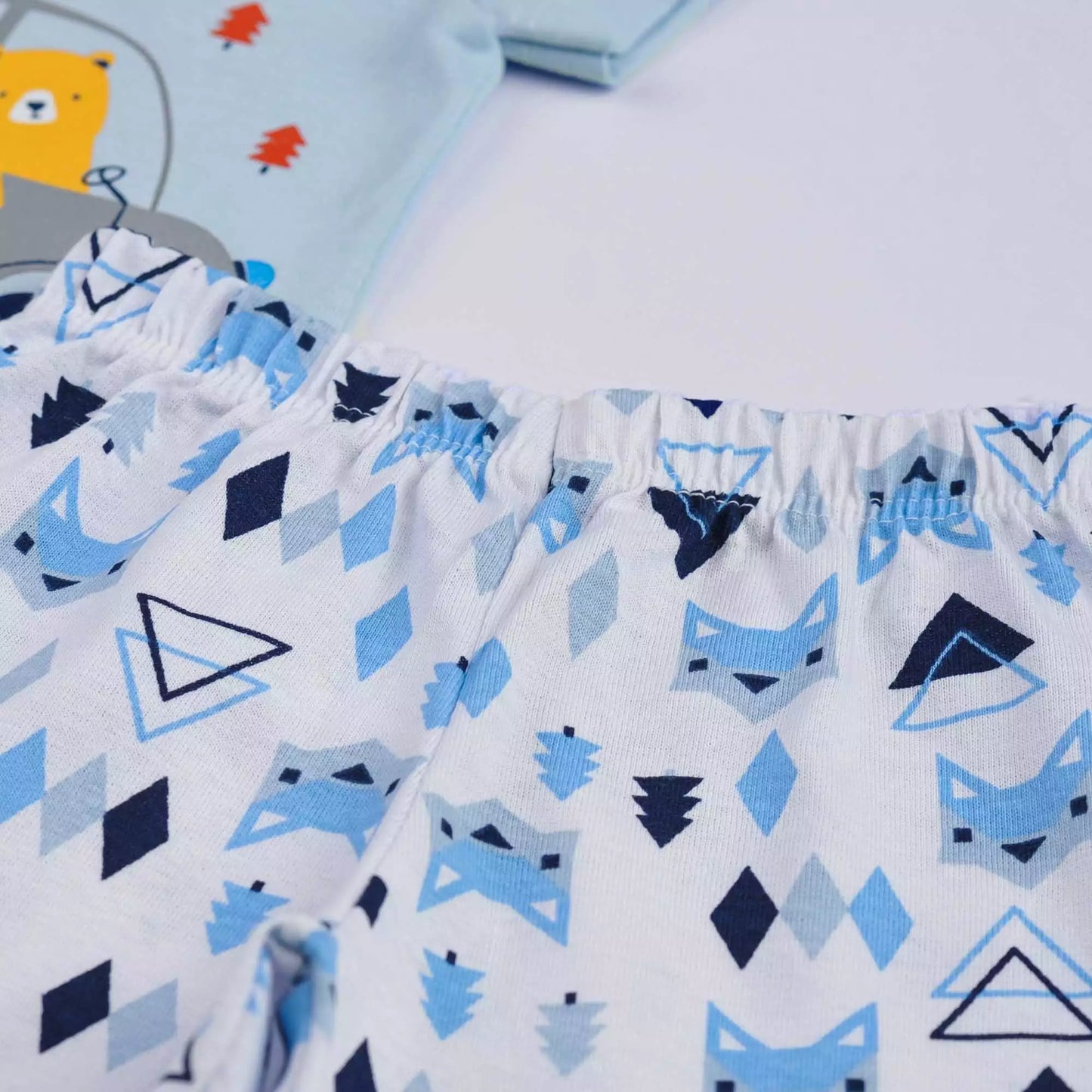 Pijama de Verão Bebê Menino Blusa Azul Bichinhos e Short Estampado
