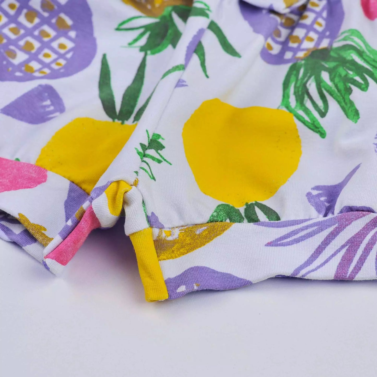 Short para Bebê Menina Branco com Estampa de Abacaxi
