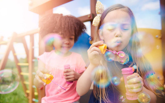 Brincadeiras que auxiliam no desenvolvimento infantil - Confira as 6 brincadeiras do momento