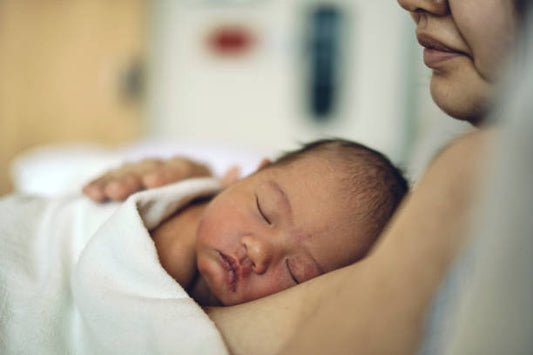 Amamentação nos primeiros dias: as dúvidas que quase ninguém explica antes do bebê nascer