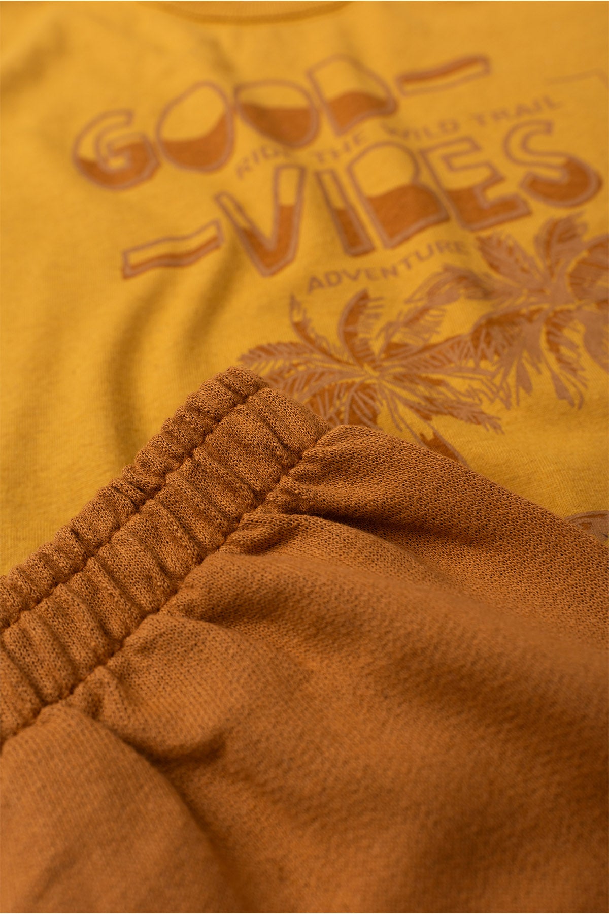Conjunto de Verão para Menino Boas Vibrações Mostarda