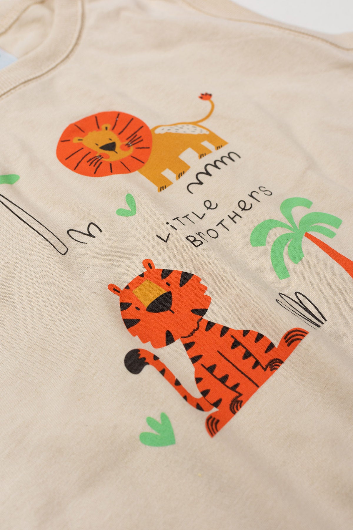 Conjunto de Verão para Menino Reis da Selva Bege