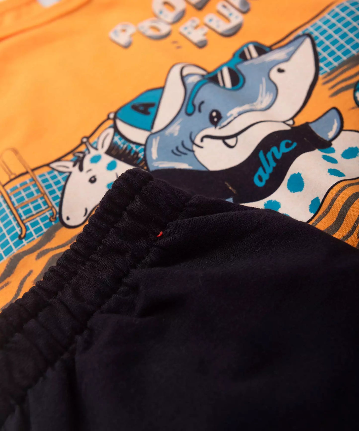 Conjunto Curto Infantil para Menino Tubarão Divertido Laranja