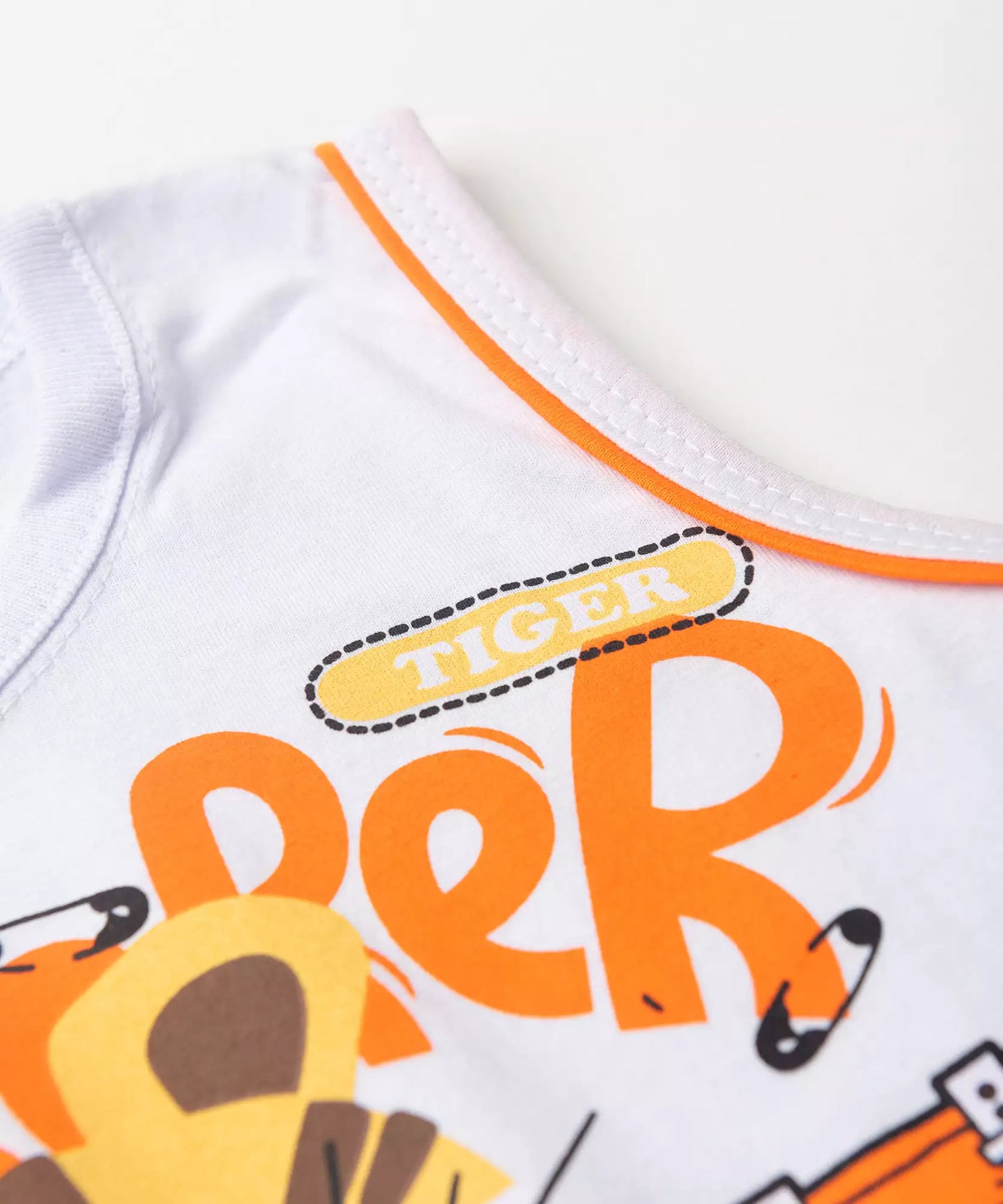 Conjunto Curto Menino Explorador Tigre Branco