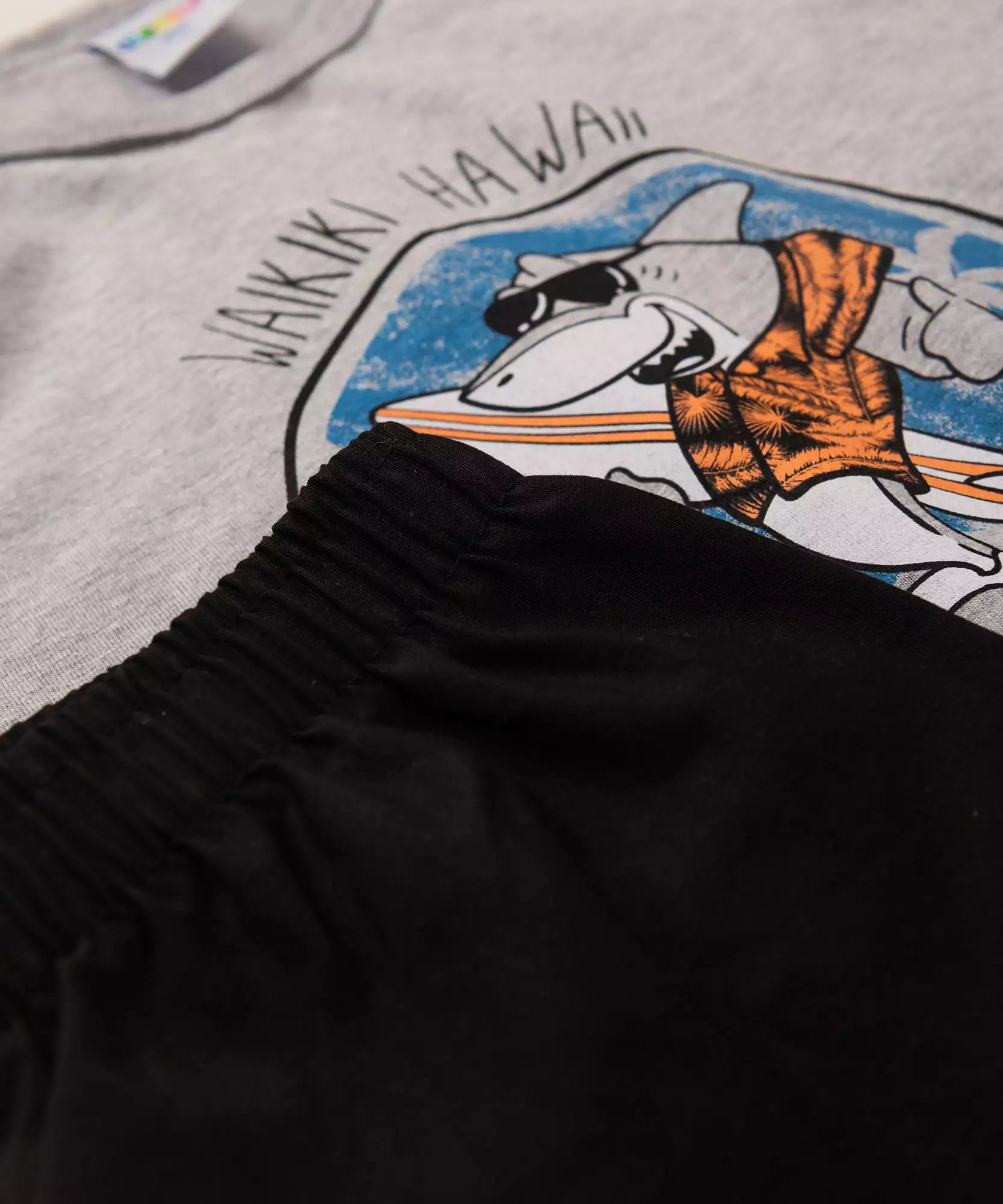 Conjunto Curto para Menino Tubarão no Mescla