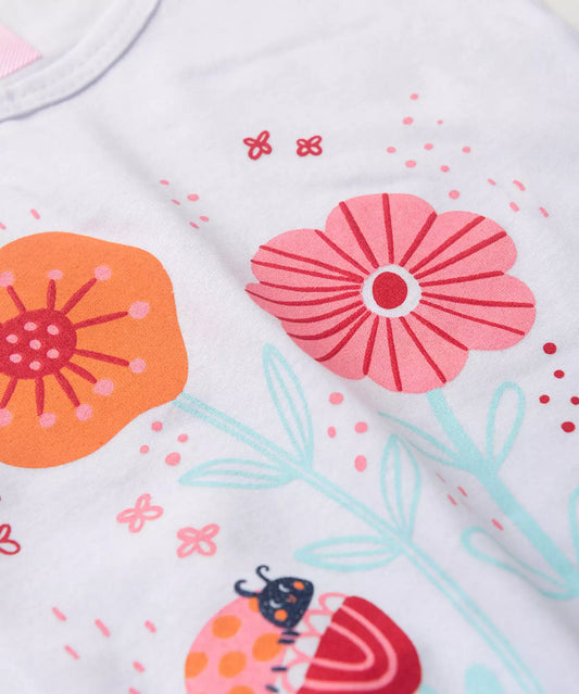 Conjunto de Verão para Menina Joaninha no Jardim Branco