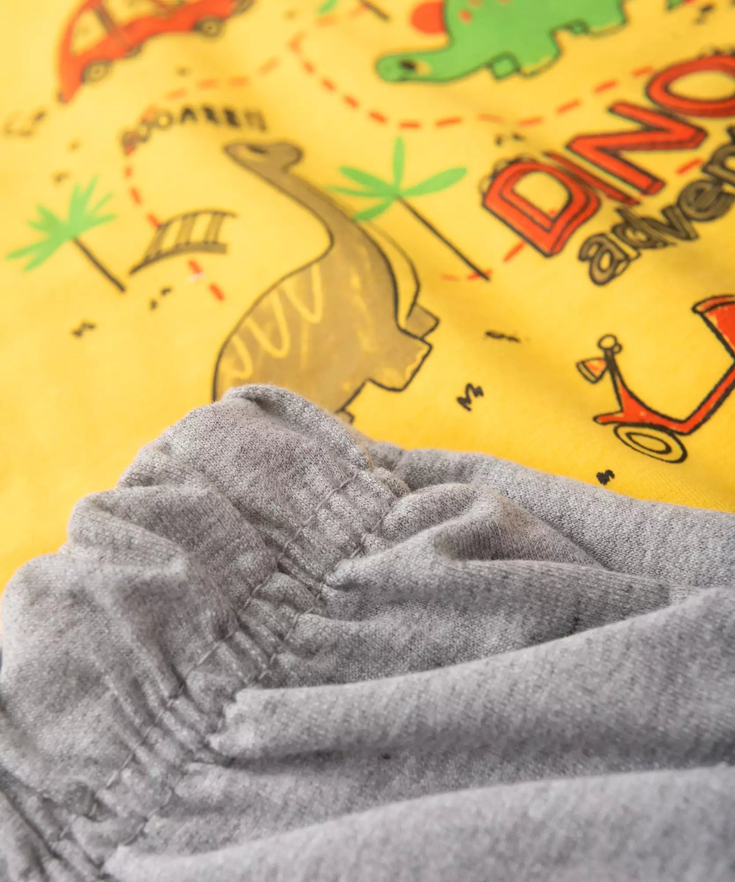 Conjunto Curto para Menino Dinossauro Amarelo