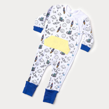 Macacão de Bebê Menino em Suedine Branco com Pé Reversível e Bolso