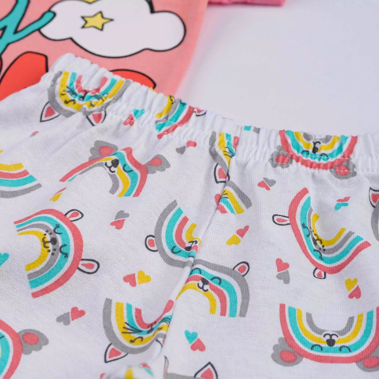 Pijama de Verão para Bebê Menina Blusa Salmão Arco-íris e Short Estampado
