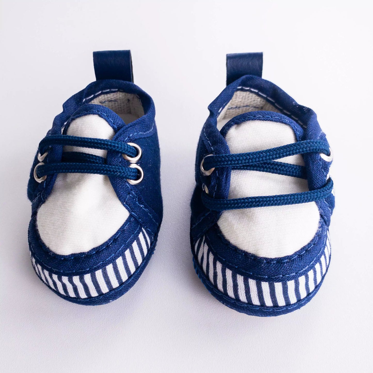 Tênis Azul com Cadarço e Listras Brancas para Bebê Menino