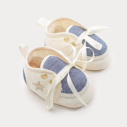 Sapatinho de Bebê Menina Marfim com Detalhe Jeans