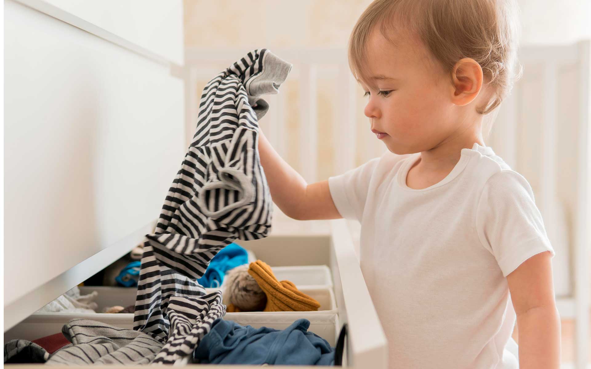 Como organizar o guarda-roupa do bebê?